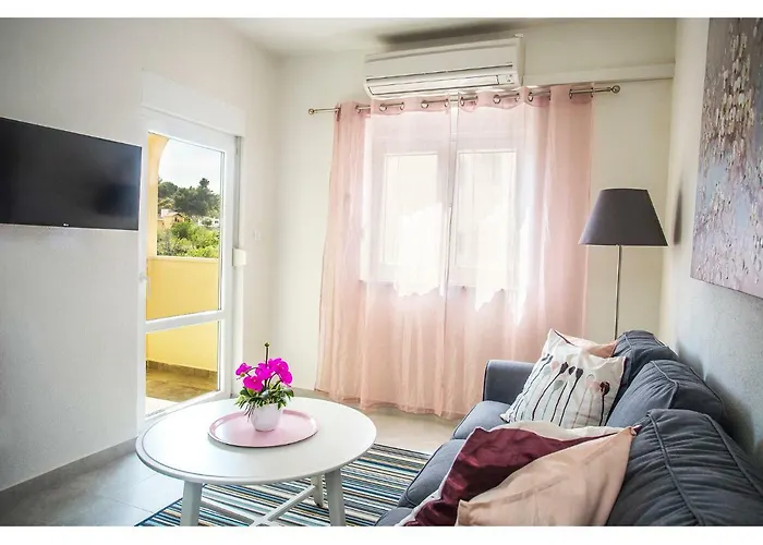 Olive Tree Apartment *