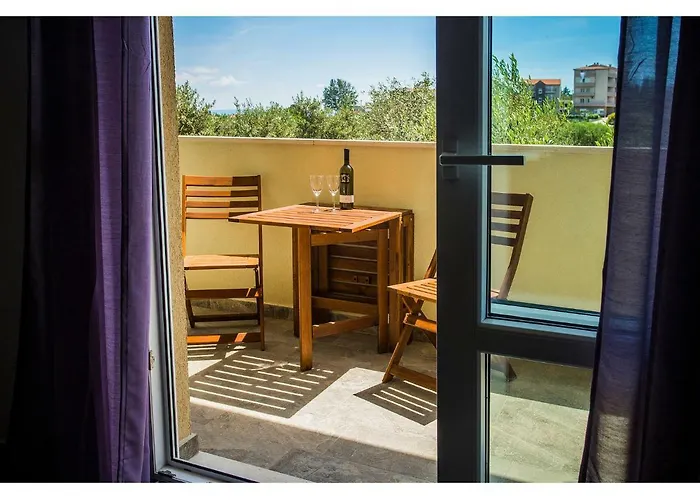 Olive Tree Apartment *