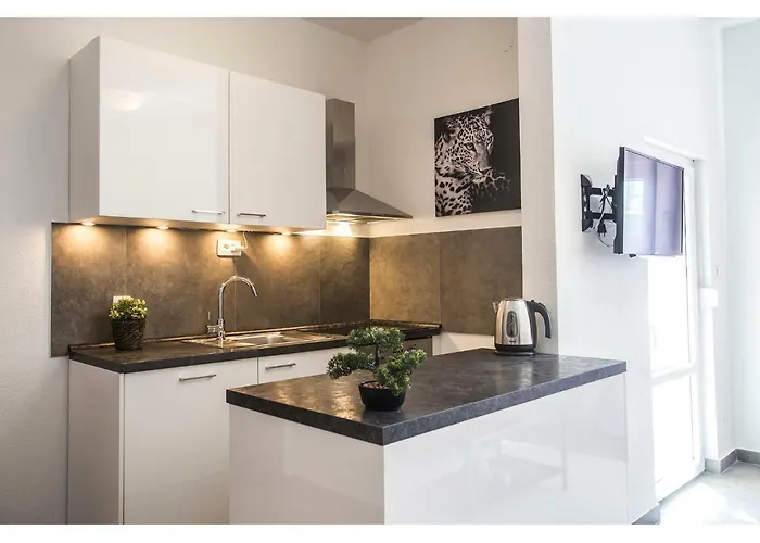 Olive Tree Apartment *